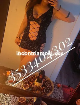 3533404302 - Sensuale Massaggiatrice Ti Aspetta