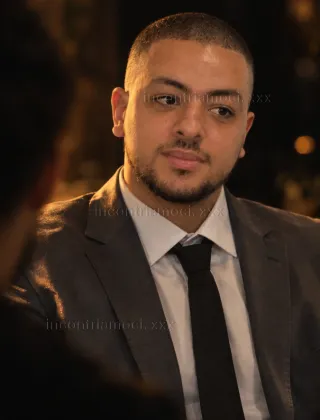 3533345370 - Un Uomo In Cerca Di Una Donna