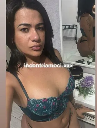 3348931633 - Coppia Trans Una Ativa Con Bello Cazzo Altra Bella