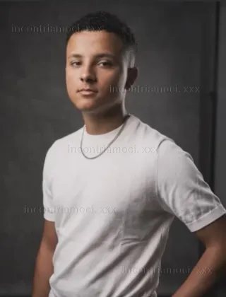 3278865830 - Giovane Uomo Italo Latino