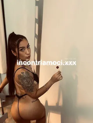 3490034394 - Sol Ragazza Latina Con Uno Sguardo Che Promette