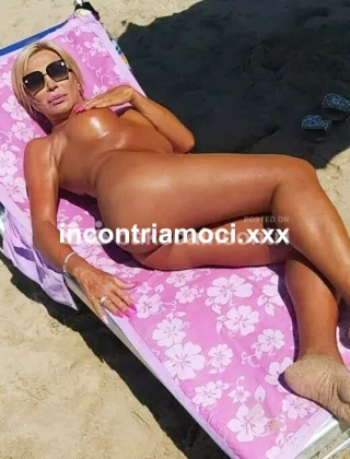3914041007 - Claudia 45 Milf Latina