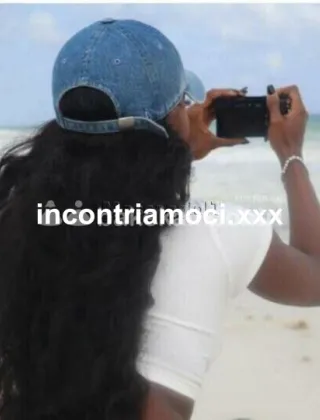 3270218454 - Black Girl, Back In The City. Inimitabile, Alta,