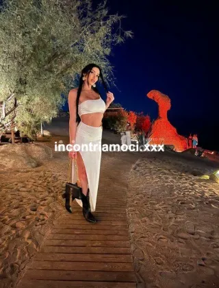 3773683305 - Sono Una Ragazza Con Un Bel Seno, Radioso Come