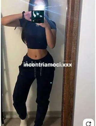 3892642746 - Samanta Giovane Ragazza Italiana Ospita Per