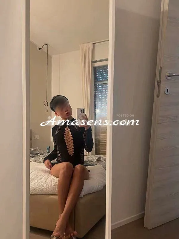 Femboy Bella