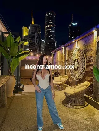 3511352619 - Sono Ahriana, Una Giovane Donna Affascinante,